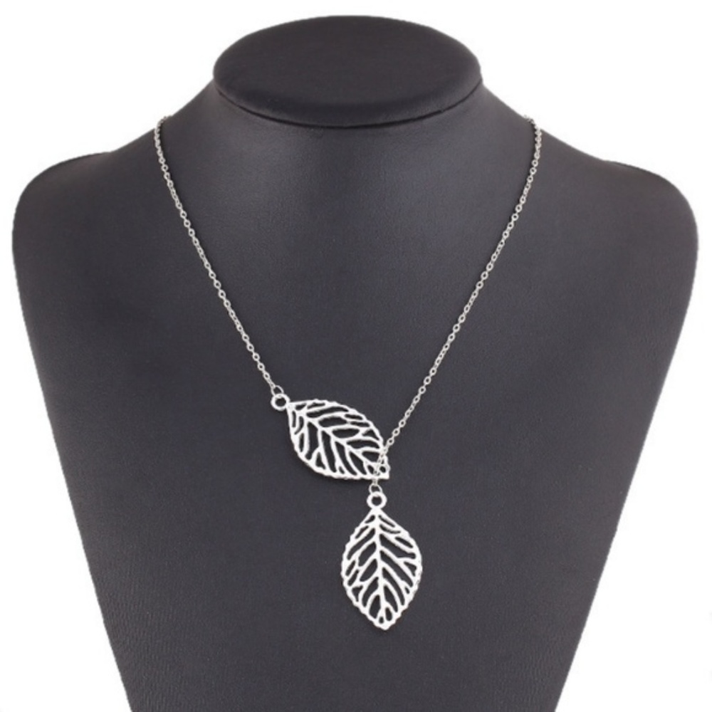 Double leaf delicate silver necklace